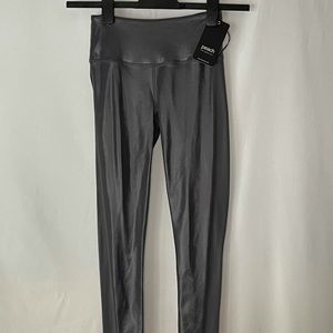 NWT Peach Nita Legging in Carbon Gray.  Size SM.